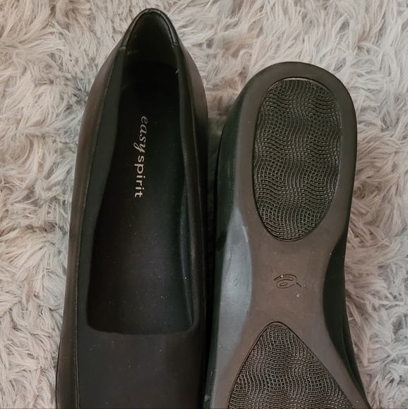 Easy Spirit Shoes - Picture 2 of 2